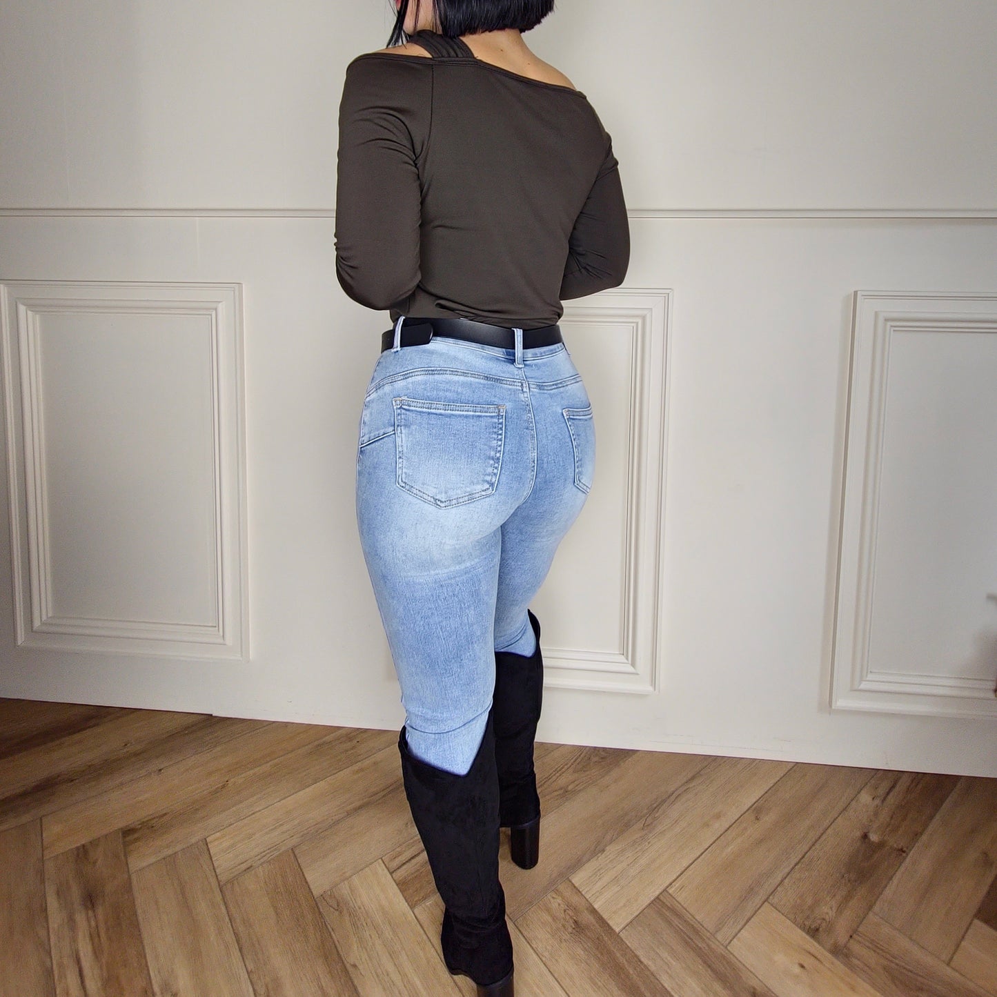 SHELLY - Off Shoulder Cut Out Top Chocolate