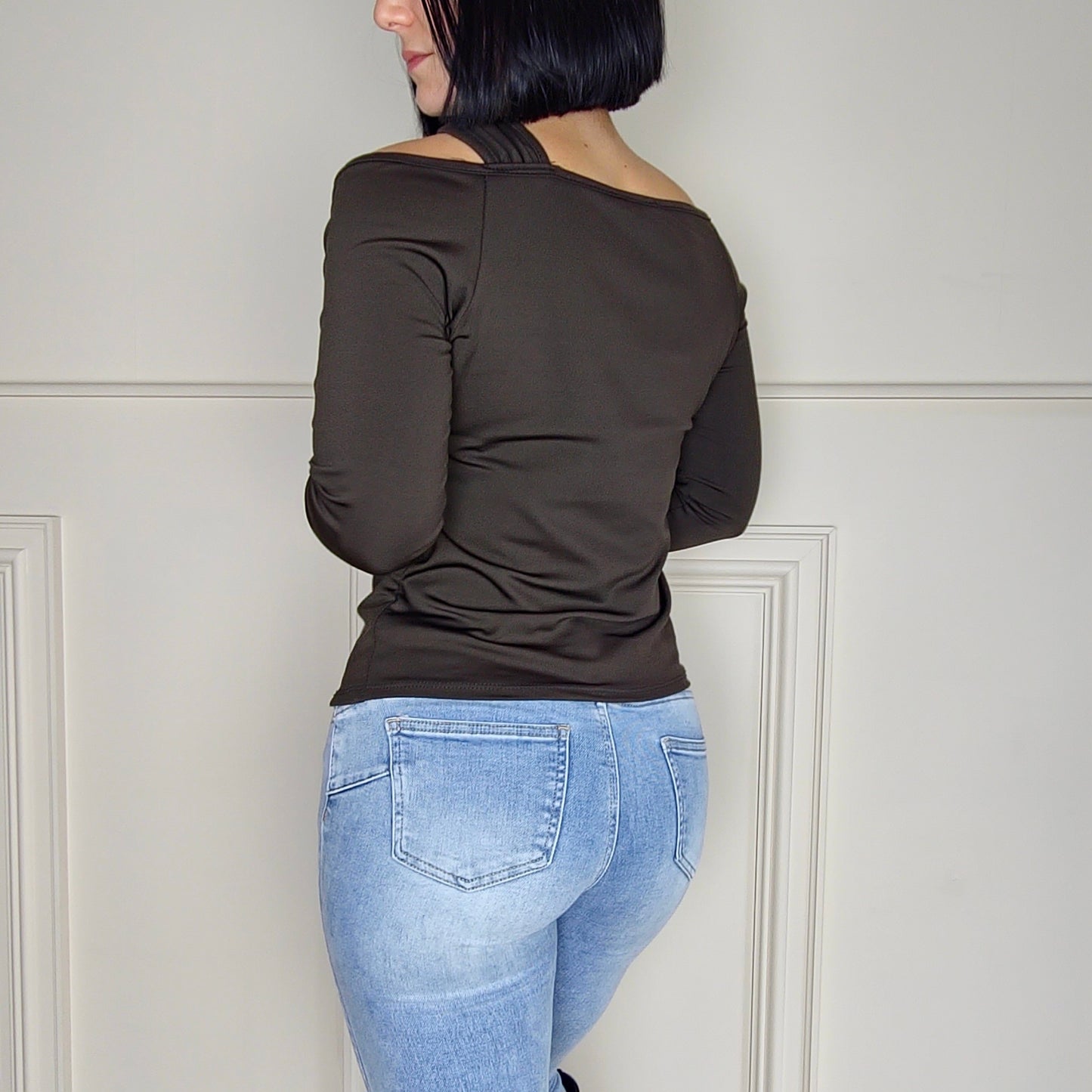 SHELLY - Off Shoulder Cut Out Top Chocolate