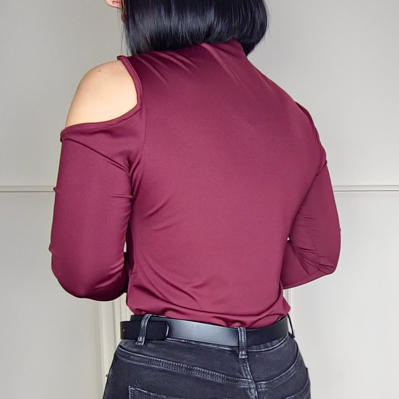 FARIA - Gold Clasp Cold Shoulder Style Top Wine