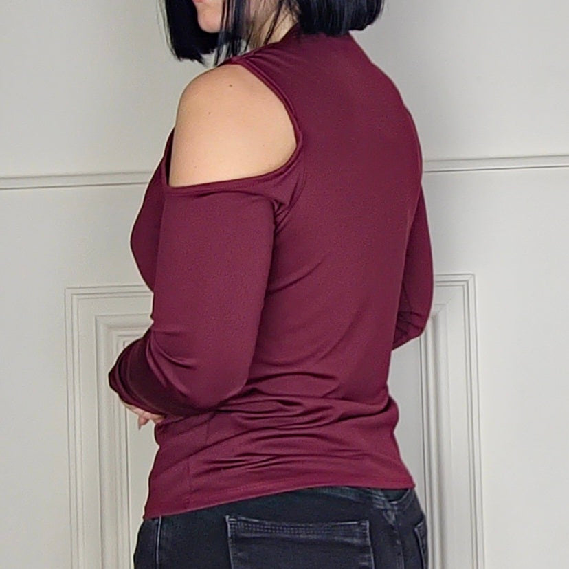 FARIA - Gold Clasp Cold Shoulder Style Top Wine