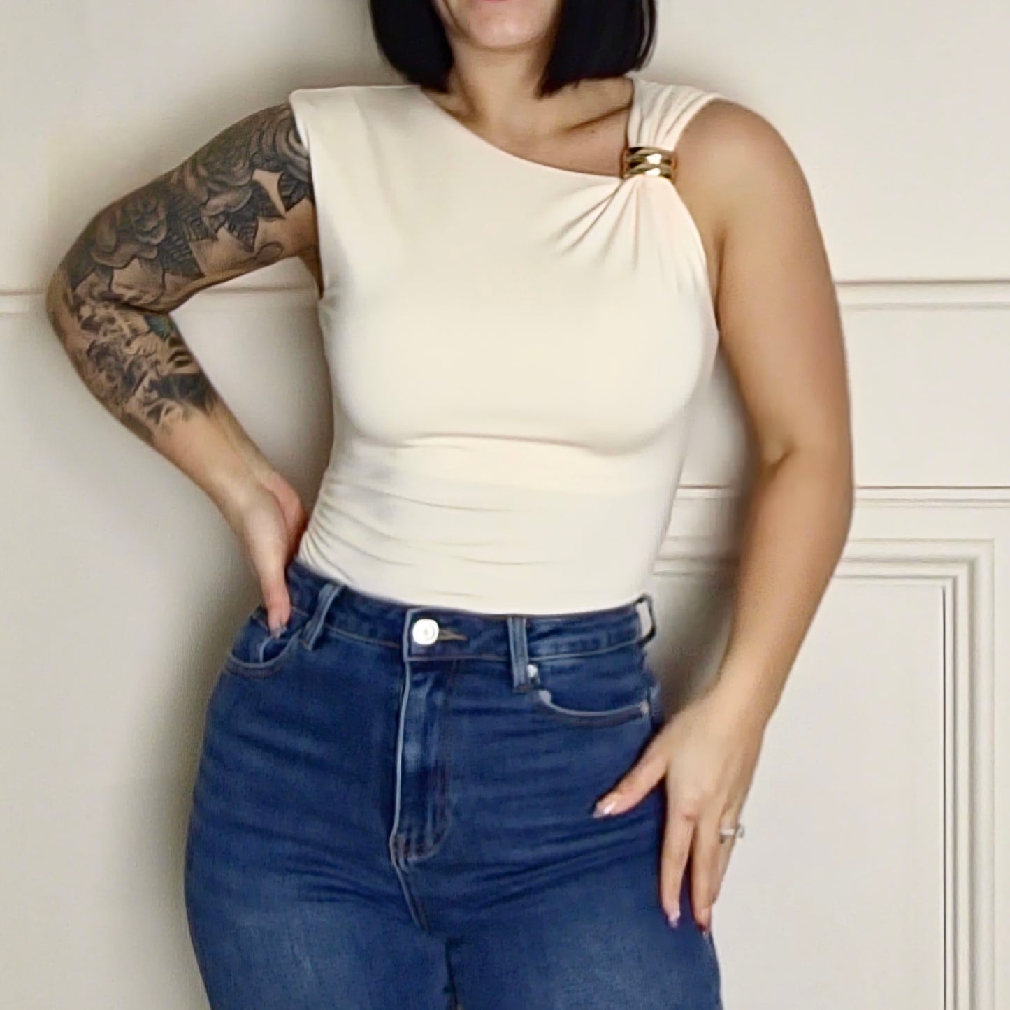 PIA - Sleeveless Top With Shoulder Buckle