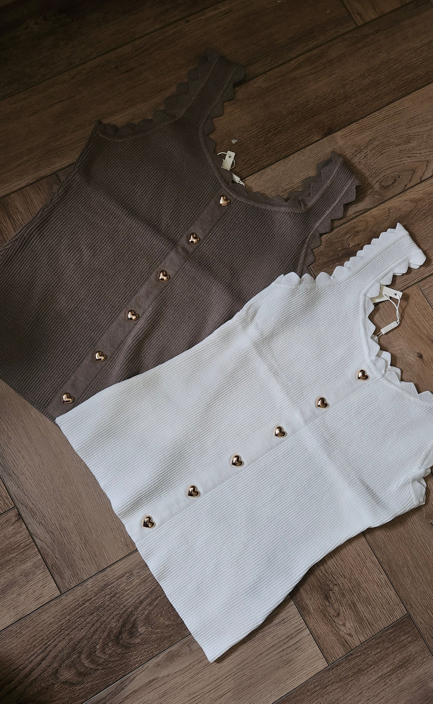IZZY - Gold Heart Knitted Vest White
