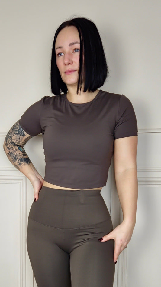 LUCIA - Crew Neck Crop Top Chocolate