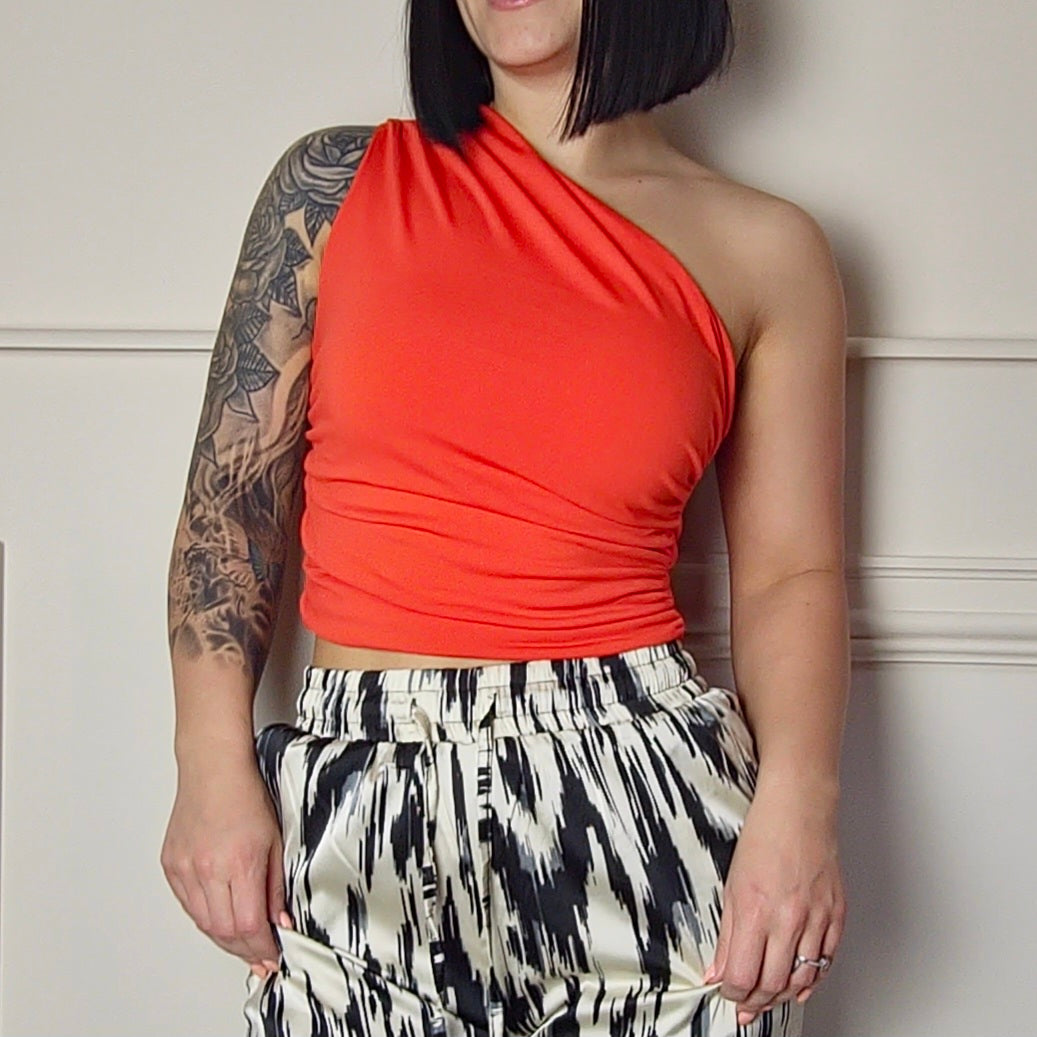 JORDAN - One Shoulder Ruched Crop Top