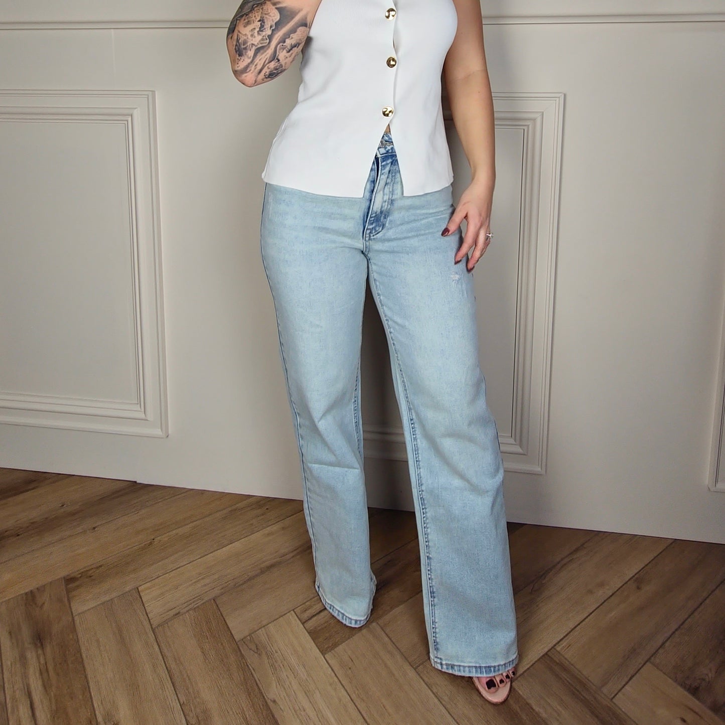 REELA - Washed Straight Fit Denim Jeans