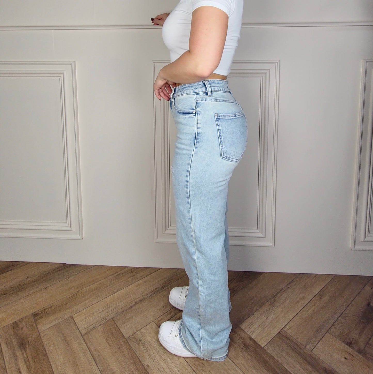 REELA - Washed Straight Fit Denim Jeans