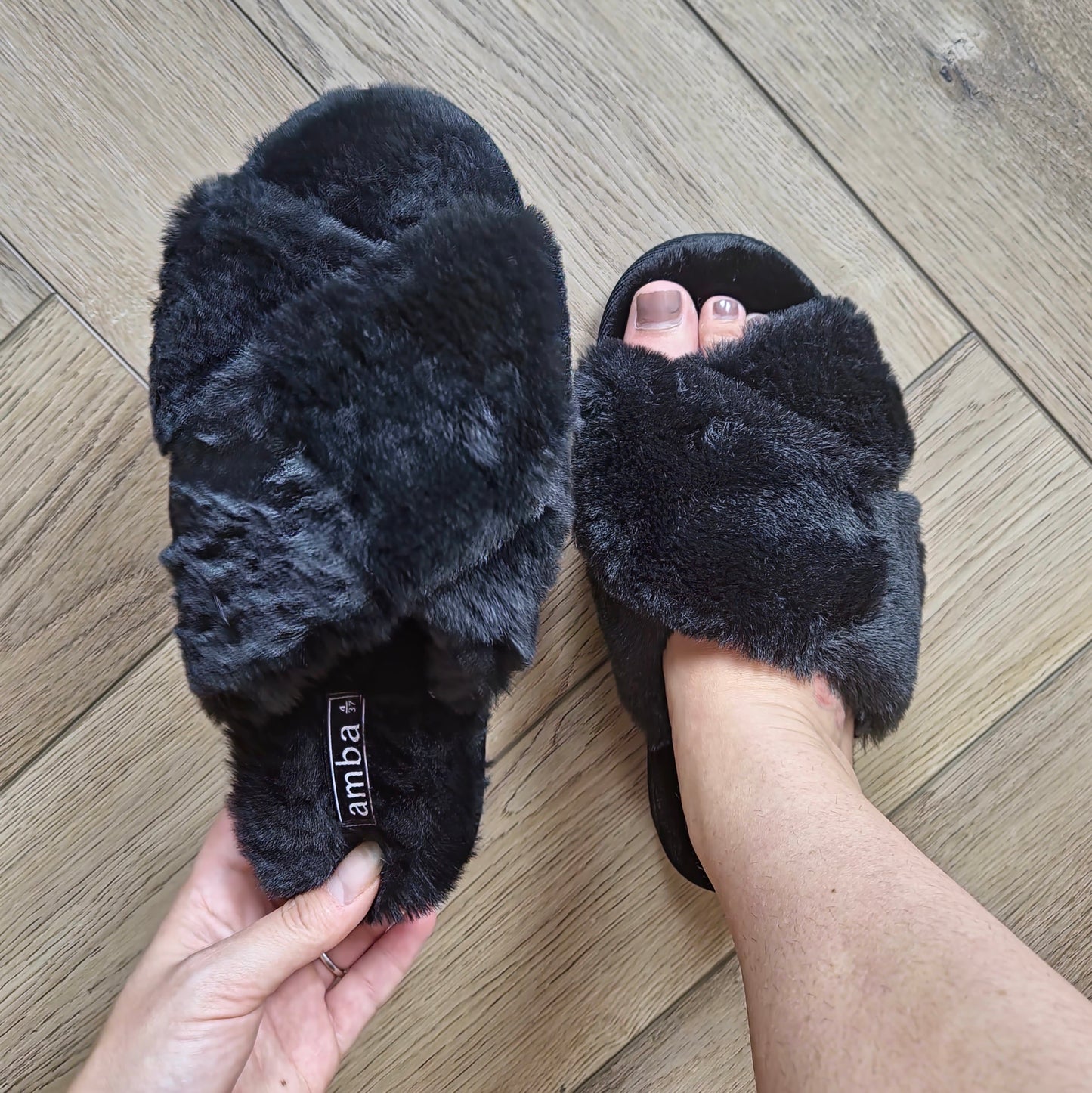 GIGI - Fluffy Crossover Slippers Black